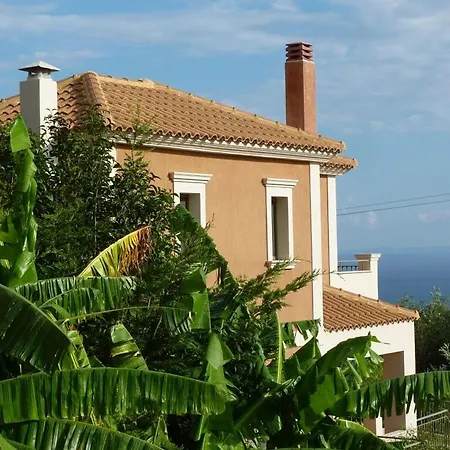 וילה Lourdata Sleeps 4 לואורדטה