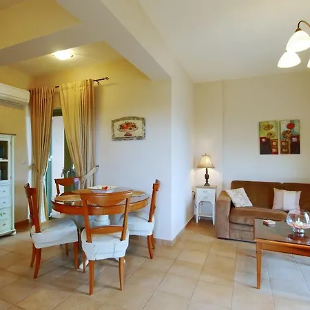 וילה Lourdata Sleeps 4