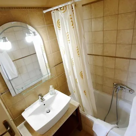 Lourdata Sleeps 4 Villa