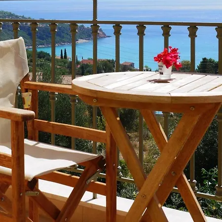 Villa Lourdata Sleeps 4 *