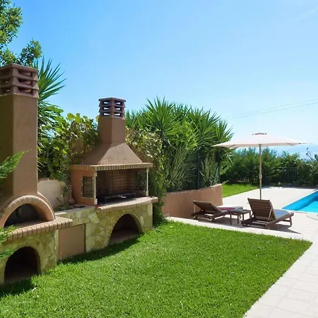 Lourdata Sleeps 4 Villa
