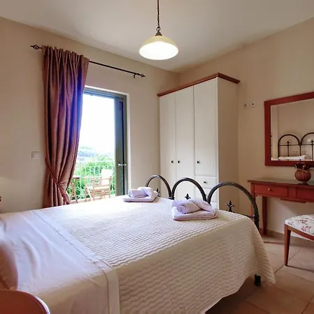 Villa Lourdata Sleeps 4 *