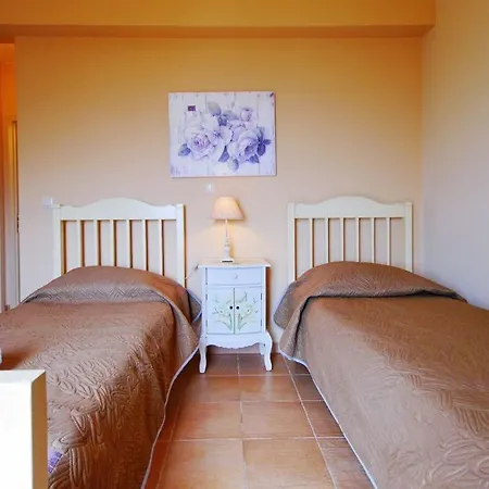 Lourdata Sleeps 4 Villa *